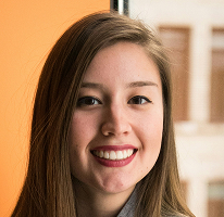 Retrato de Victoria Lawson, CFO e liderança de empresa do setor de operações financeiras